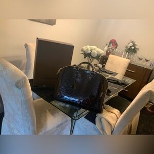 Gorgeous Louis Vuitton, 18 inch traveler